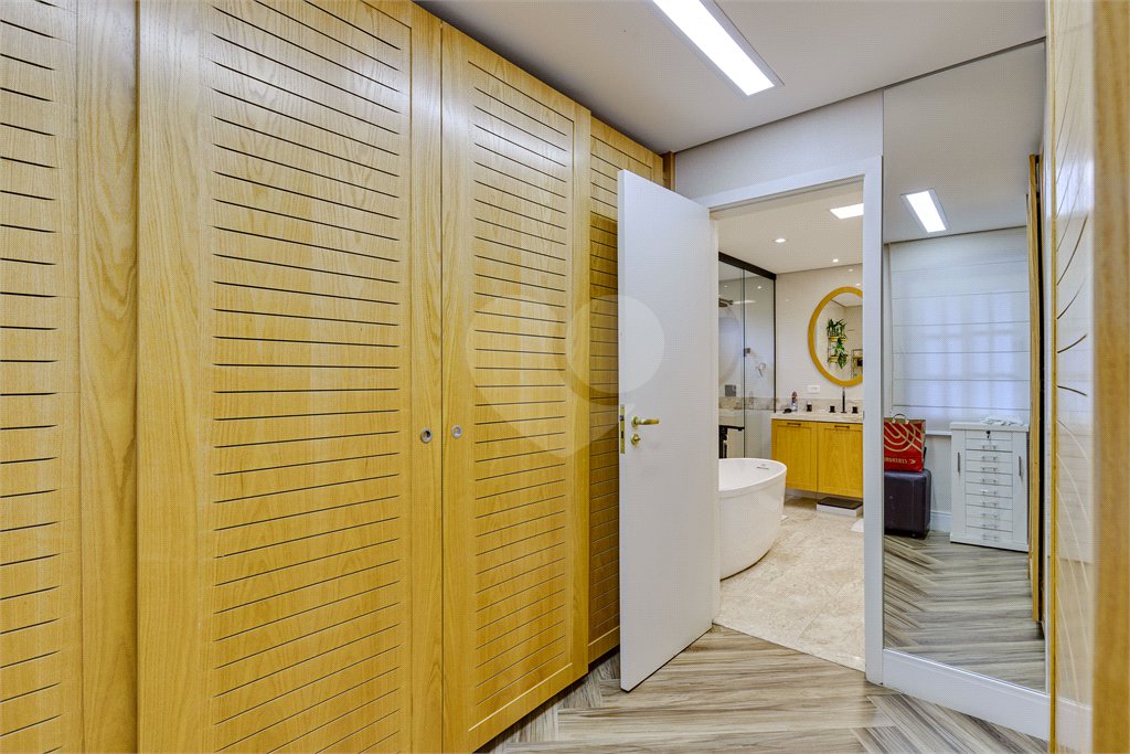 Casa Térrea à venda com 4 suítes em Chácara Flora, São Paulo, SP