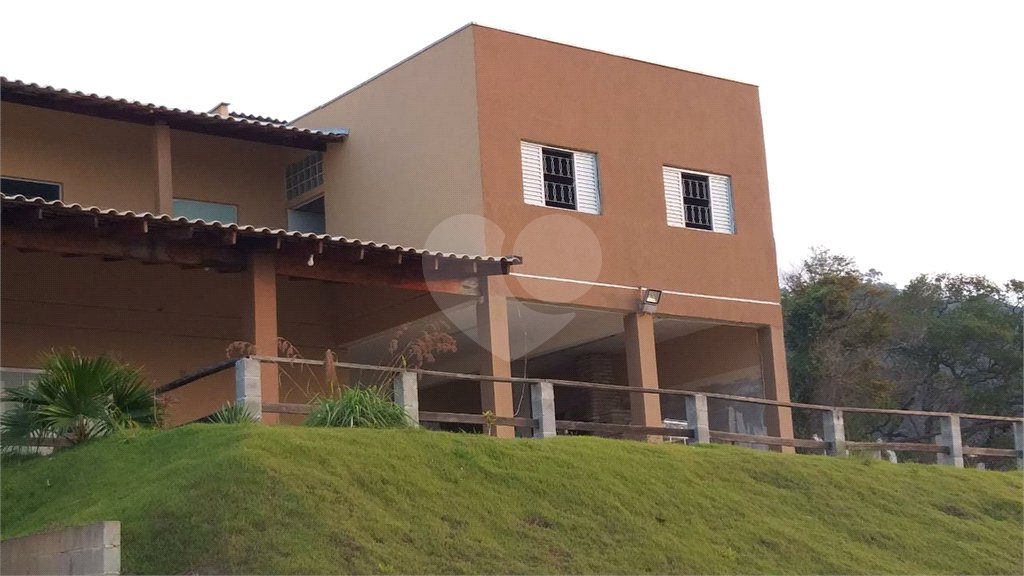 Chácara à venda com 3 quartos, sendo 1 suíte,  em Botujuru, Mogi das Cruzes, SP