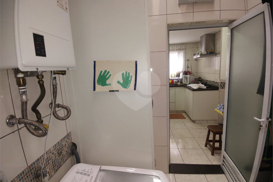 Casa à venda com 3 suítes no condomínio Morada das Hortênsias, São Paulo - SP