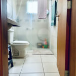Casa à venda com 3 quartos, sendo 1 suíte, no condomínio Shambala I, Atibaia - SP