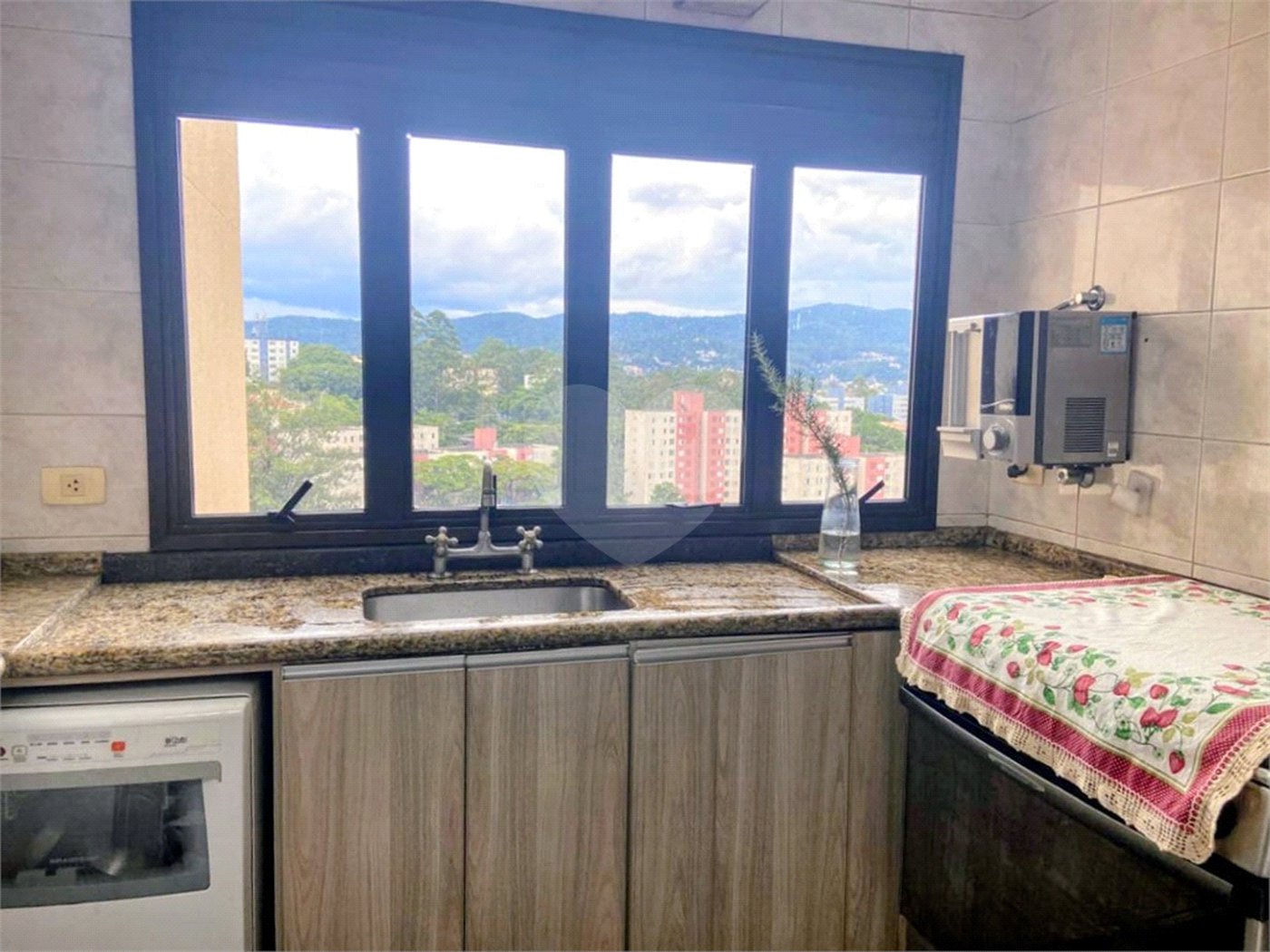 Apartamento à venda com 3 quartos, sendo 1 suíte, em Jardim Leonor Mendes de Barros, São Paulo, SP