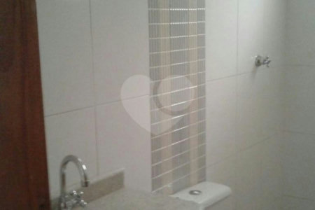 Casa à venda com 3 quartos, sendo 1 suíte,  em Vila Nivi, São Paulo, SP