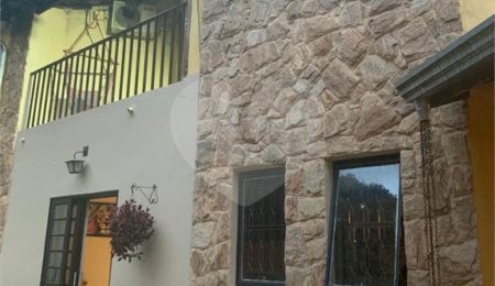 Casa à venda com 4 quartos, sendo 1 suíte,  em Loteamento Shangrilá, Valinhos, SP