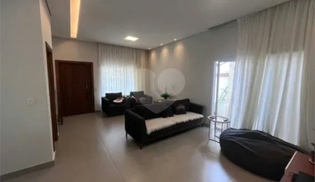 Casa à venda com 5 quartos, sendo 1 suíte,  no condomínio Portal da Serra, São José dos Campos - SP