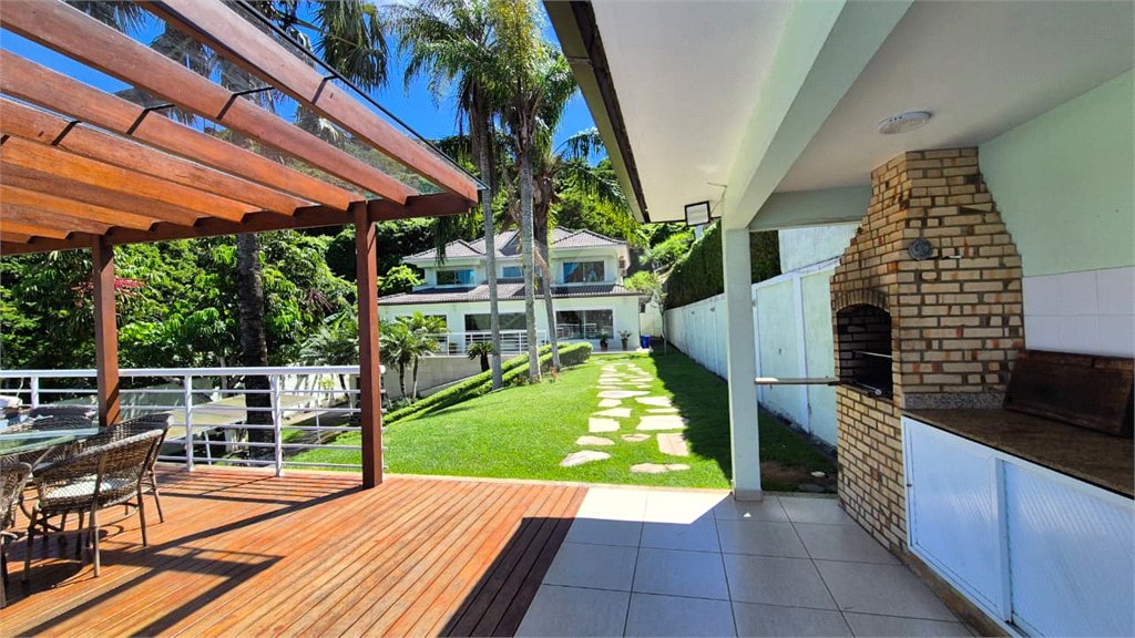 Casa à venda com 6 quartos, sendo 4 suítes, em Ferradura, Armação dos Búzios, RJ