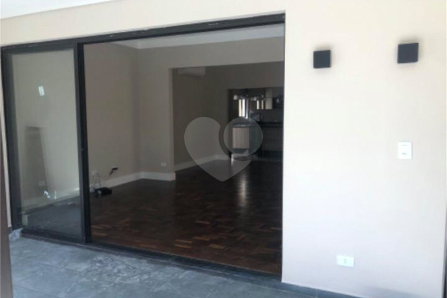 Casa à venda com 4 quartos, sendo 2 suítes,  em Horto Florestal, São Paulo, SP