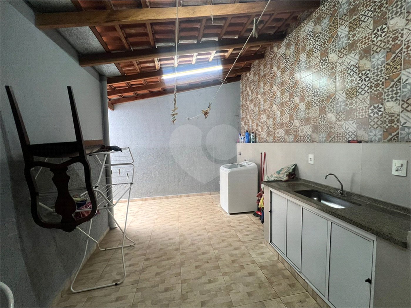 Sobrado à venda com 3 quartos, sendo 1 suíte, em Lopes de Oliveira, Sorocaba, SP