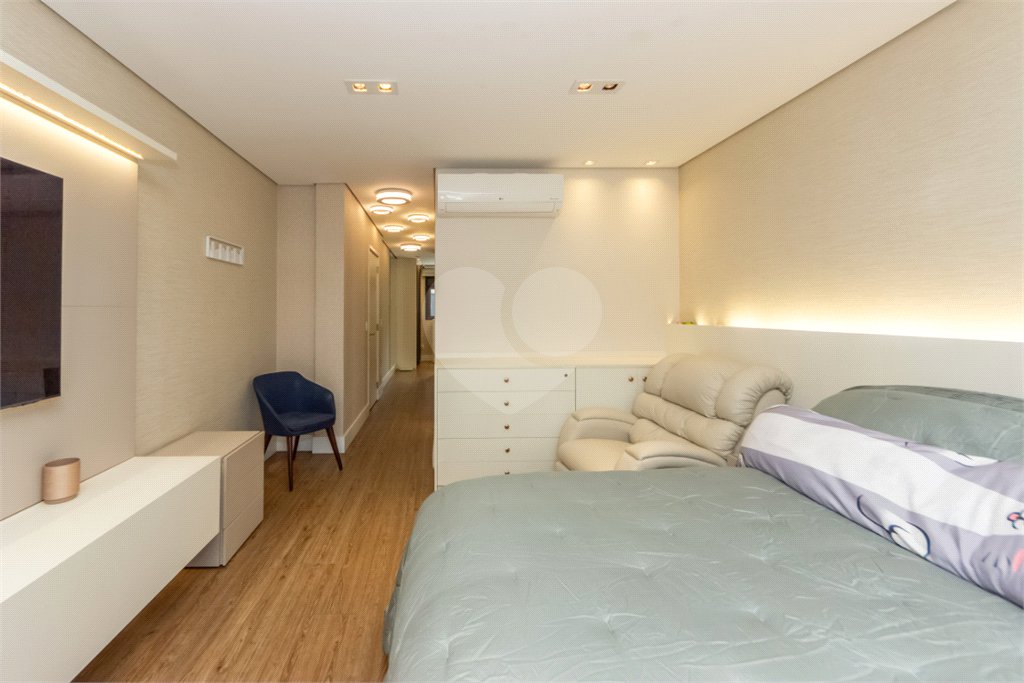 Casa à venda com 3 suítes no condomínio Reserva 8, São Paulo - SP