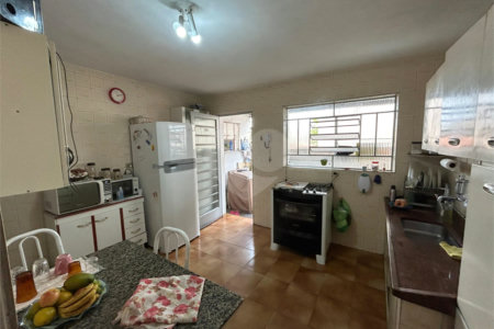 Sobrado à venda com 6 quartos, sendo 1 suíte,  em Vila do Encontro, São Paulo, SP