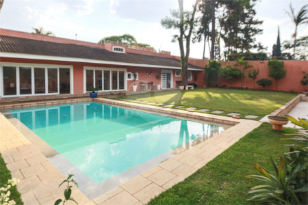 Sobrado à venda ou para alugar com 6 quartos, sendo 5 suítes, em Jardim Prudência, São Paulo, SP