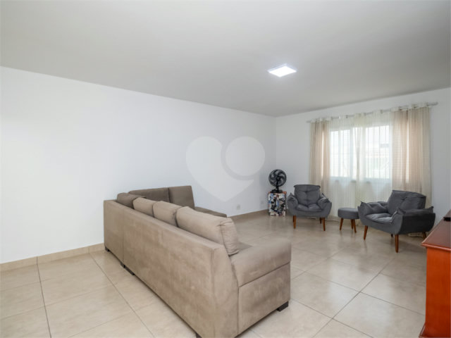 Sobrado à venda com 3 quartos, sendo 1 suíte,  em Chácara Santo Antônio, São Paulo, SP
