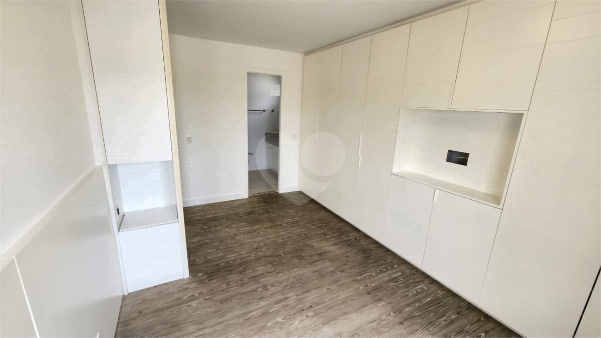 Apartamento à venda com 3 quartos, sendo 2 suítes,  em Paraíso do Morumbi, São Paulo, SP