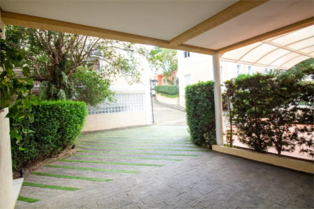 Casa à venda com 4 quartos, sendo 3 suítes, no condomínio Residencial Sans Souci, São Paulo - SP