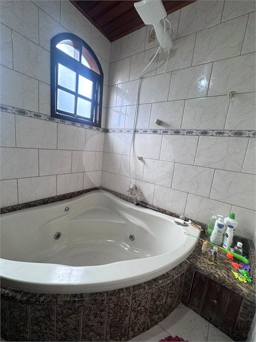 Casa à venda com 5 quartos, sendo 1 suíte, no condomínio Pedra Bonita, Rio de Janeiro - RJ