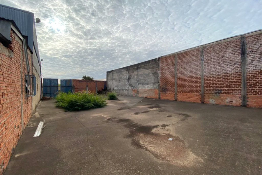 Terreno e Barracão comercial à venda ou locação, no bairro Santa Rosa - Piracicaba/SP.