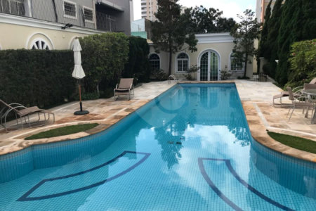 Apto 220 metros no Campo Belo. varanda, 5 vagas, 3 suítes. Visite