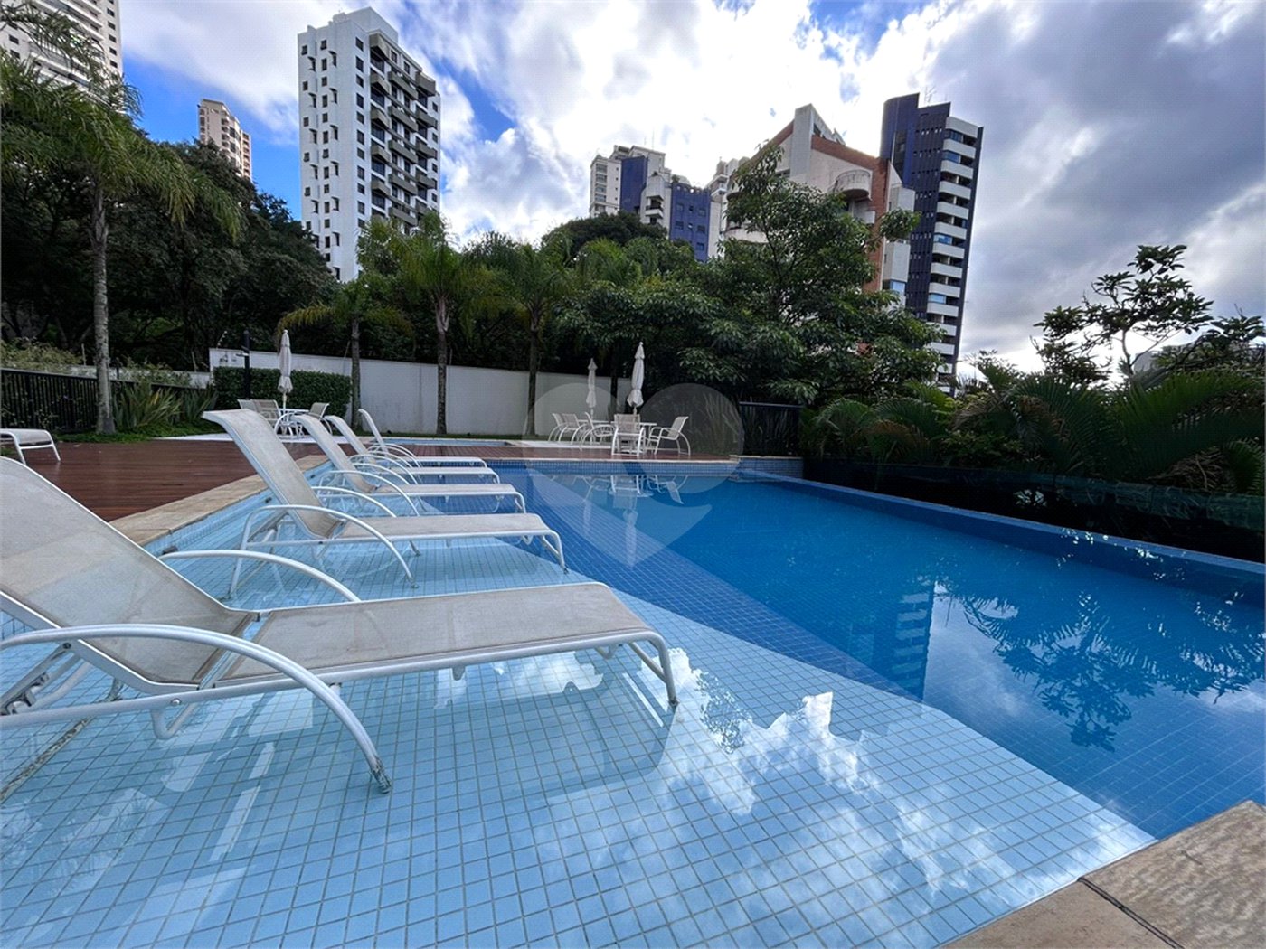 Apartamento à venda com 3 suítes em Vila Suzana, São Paulo, SP