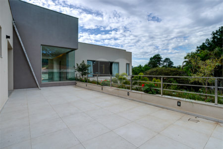 Casa à venda com 5 suítes em Jardim Cordeiro, São Paulo, SP