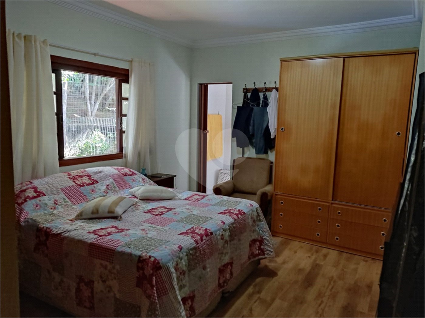 Casa à venda com 3 quartos, sendo 2 suítes, no condomínio Residencial Jardim Lago da Cantareira, Mairiporã - SP