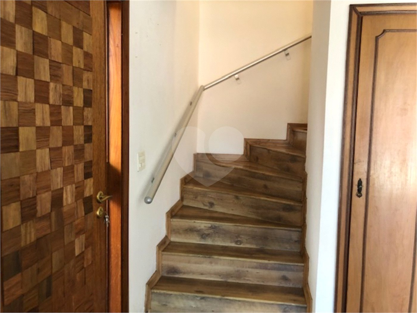 Casa à venda com 4 quartos, sendo 2 suítes,  em Jardim Leonor, São Paulo, SP