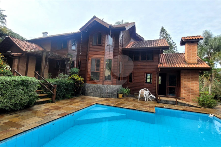 Casa à venda ou para alugar com 3 quartos, sendo 1 suíte, no condomínio Associação Reserva das Hortênsias, Mairiporã - SP