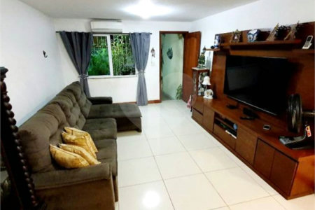 Casa à venda com 3 quartos, sendo 2 suítes, em Tijuca, Rio de Janeiro, RJ