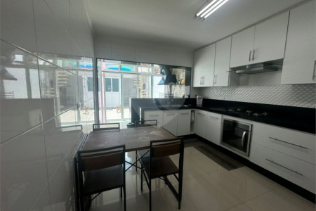 Sobrado à venda com 3 quartos, sendo 1 suíte, em Vila Nivi, São Paulo, SP