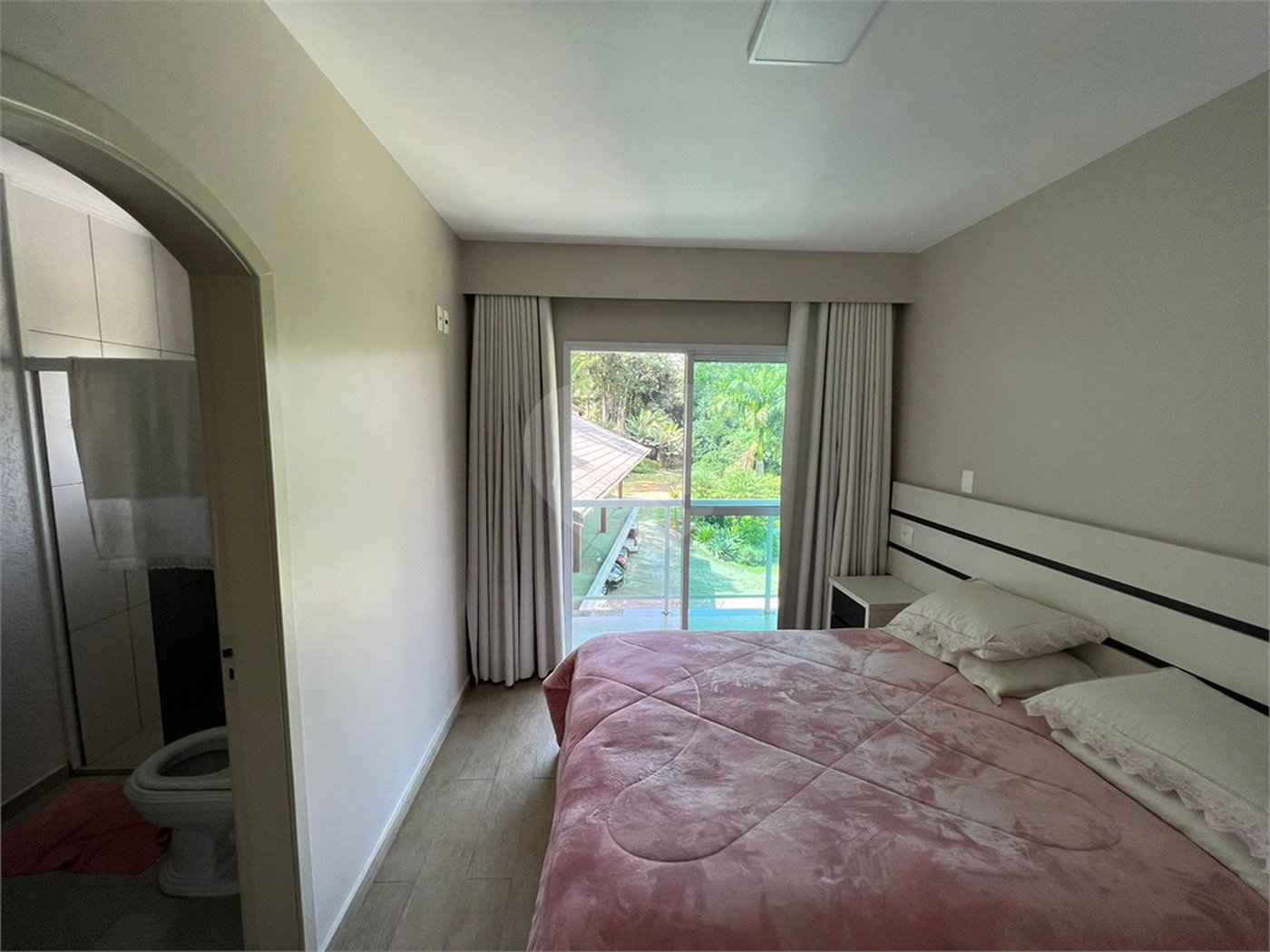 Casa à venda com 6 quartos, sendo 5 suítes, no condomínio Alpes da Cantareira, Mairiporã - SP