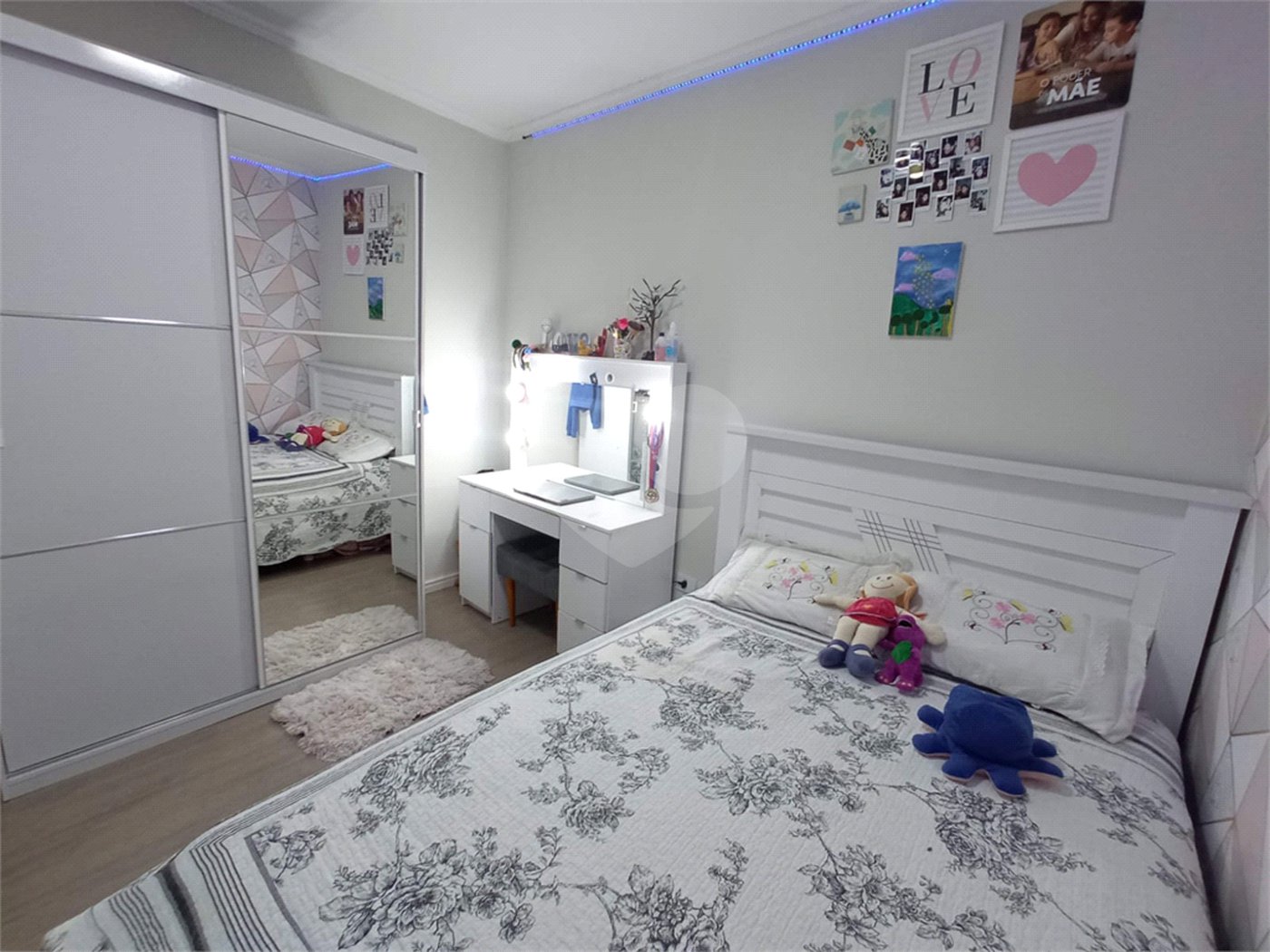Casa à venda com 3 quartos, sendo 1 suíte, no condomínio Cond Res Paineiras, São Paulo - SP