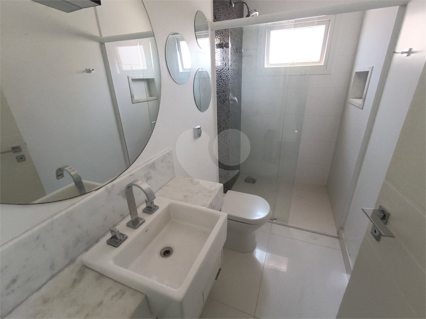 Casa à venda com 4 quartos, sendo 2 suítes, no condomínio Terras de Santa Adélia, Vargem Grande Paulista - SP