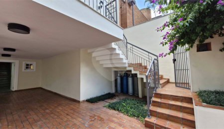 Casa à venda com 4 suítes no condomínio Jardim Vitória Régia, São Paulo - SP