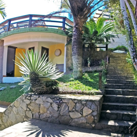 Casa à venda com 8 quartos, sendo 4 suítes, em Alto de Búzios, Armação dos Búzios, RJ