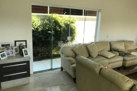 Casa à venda com 5 quartos, sendo 3 suítes, em Loteamento Jardim Morumbi, Atibaia, SP