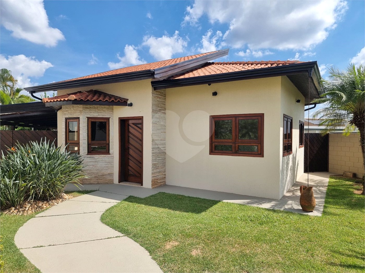 Casa à venda ou para alugar com 3 quartos, sendo 1 suíte, no condomínio Terras de Vinhedo, Vinhedo - SP