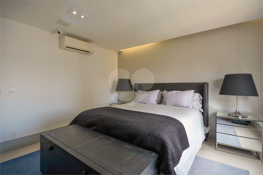 Apartamento à venda com 4 suítes,  em Vila Uberabinha, São Paulo, SP