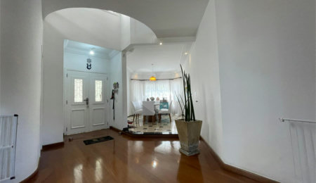 Casa à venda com 4 quartos, sendo 2 suítes,  no condomínio Residencial Itatinga I, São Paulo - SP