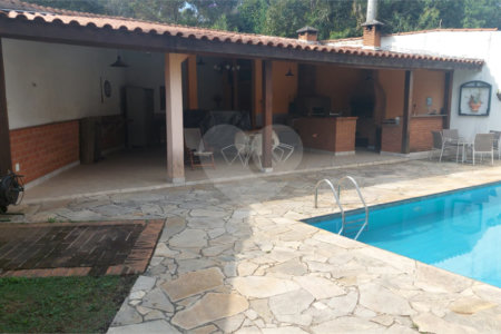 Casa à venda ou para alugar com 5 quartos, sendo 1 suíte, em Cumbari, Mairiporã, SP