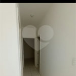 Apartamento no Condomínio Flor de Liz.