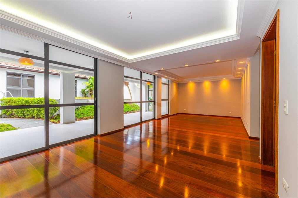 Casa à venda com 4 quartos, sendo 2 suítes, em Jardim Marajoara, São Paulo, SP
