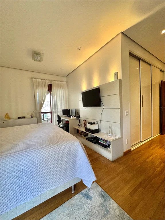 Apartamento à venda com 4 suítes em Vila Suzana, São Paulo, SP
