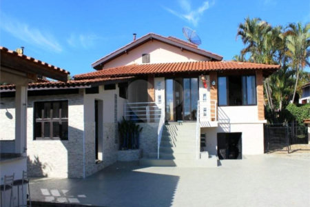 Casa à venda com 4 quartos, sendo 2 suítes, no condomínio Vinhas da Vista Alegre - Lado Sede, Vinhedo - SP