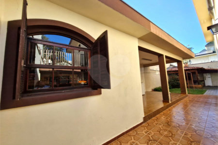 Casa à venda com 4 quartos, sendo 1 suíte, em Alto da Boa Vista, São Paulo, SP
