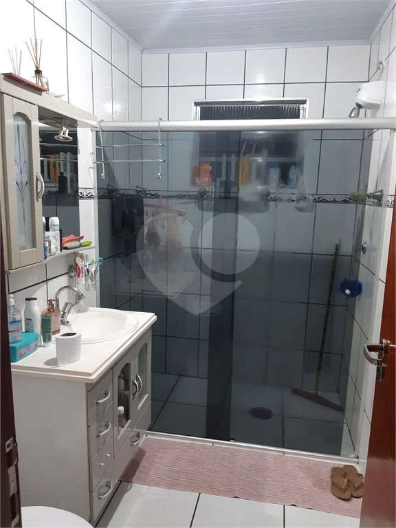 Casa com 250m², 4 dormitórios, 2 vagas.