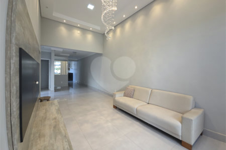 Casa à venda com 2 quartos, sendo 1 suíte, no condomínio Horto Florestal II, Sorocaba - SP