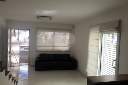 Casa à venda com 3 quartos, sendo 1 suíte, em Vila Mariana, São Paulo, SP