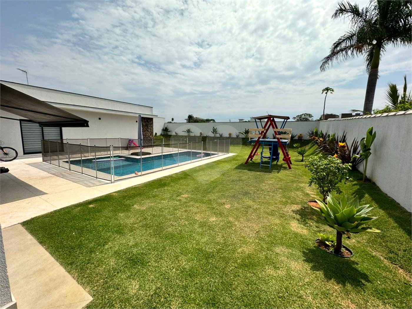 Casa à venda com 4 quartos, sendo 3 suítes, no condomínio Vilagio Ipanema 1, Araçoiaba da Serra - SP