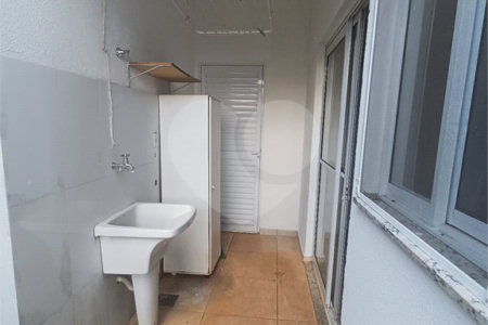 Casa à venda com 3 quartos, sendo 2 suítes, no condomínio Sollaris, Araraquara - SP