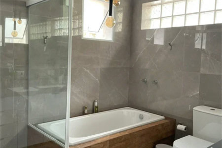 Sobrado à venda com 5 quartos, sendo 2 suítes,  em Vila Cordeiro, São Paulo, SP