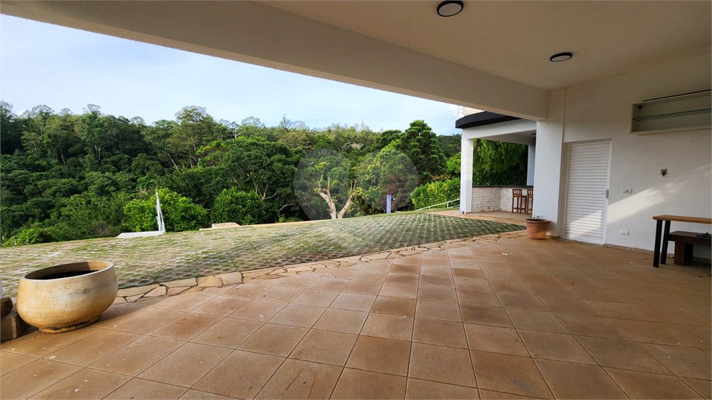 Casa à venda com 5 quartos, sendo 2 suítes, no condomínio Residencial Jardim Primavera, Louveira - SP
