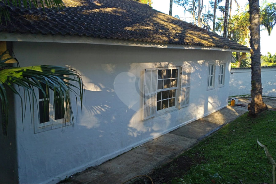 Casa à venda com 3 quartos, sendo 2 suítes, no condomínio Gleba II, Mairiporã - SP